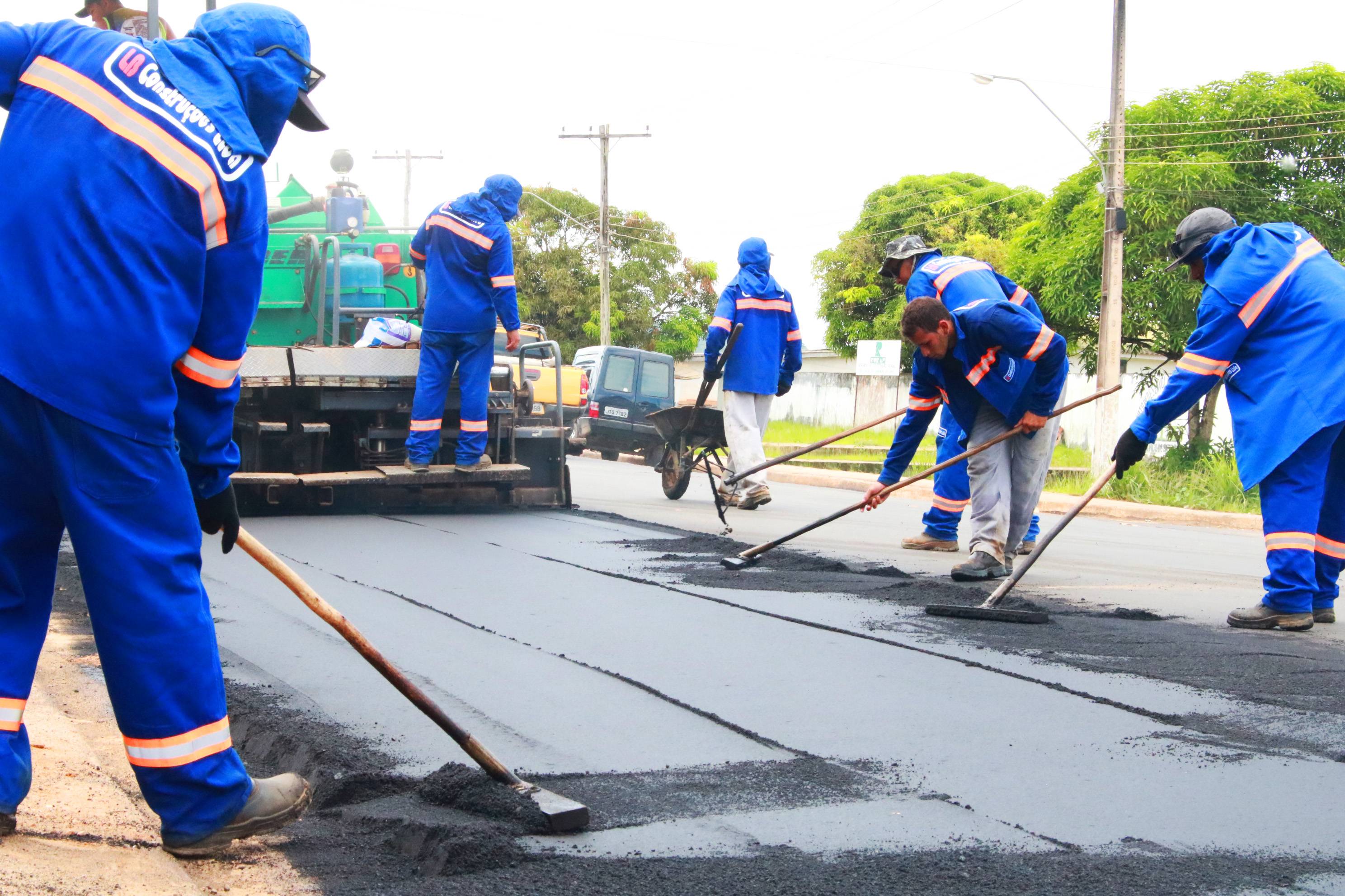 Prefeitura avança na pavimentação asfaltica no bairro agreste..